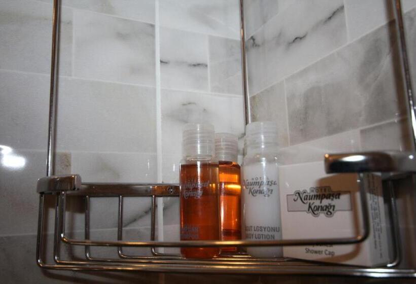 חדר סטנדרט, Naumpasa Konagi