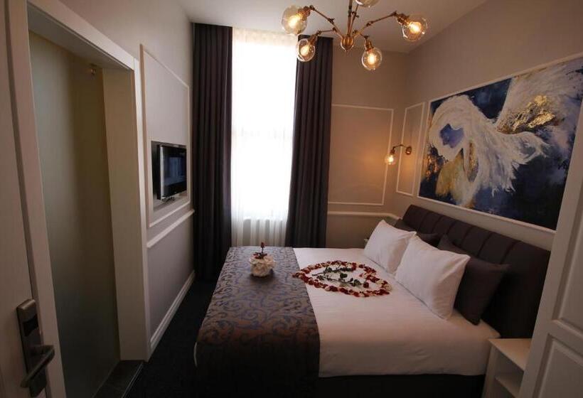 חדר סטנדרט יחיד, Naumpasa Konagi