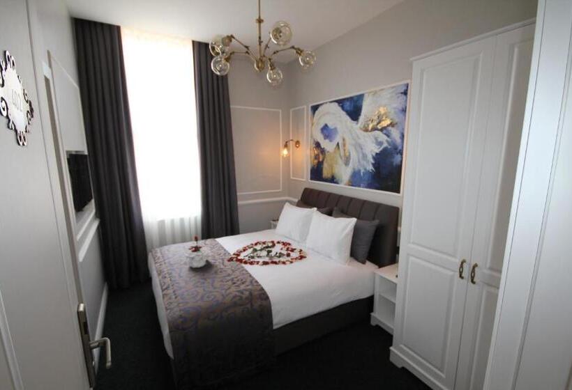 חדר סטנדרט, Naumpasa Konagi