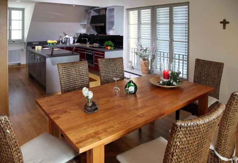 1ベッドルームアパートメント, Weinblatt