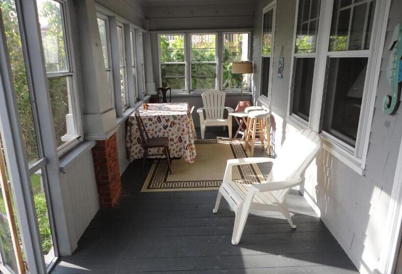 منزل غرفتين نوم, Sandpiper Beachfront Motel