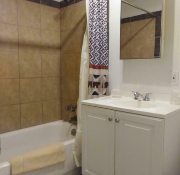 غرفة قياسية, The Place Motel Bar