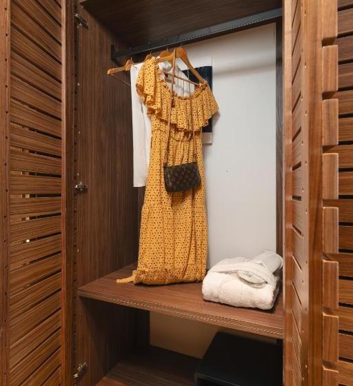 سوییت جونیور با چشمانداز دریا, Elia Sea Suites