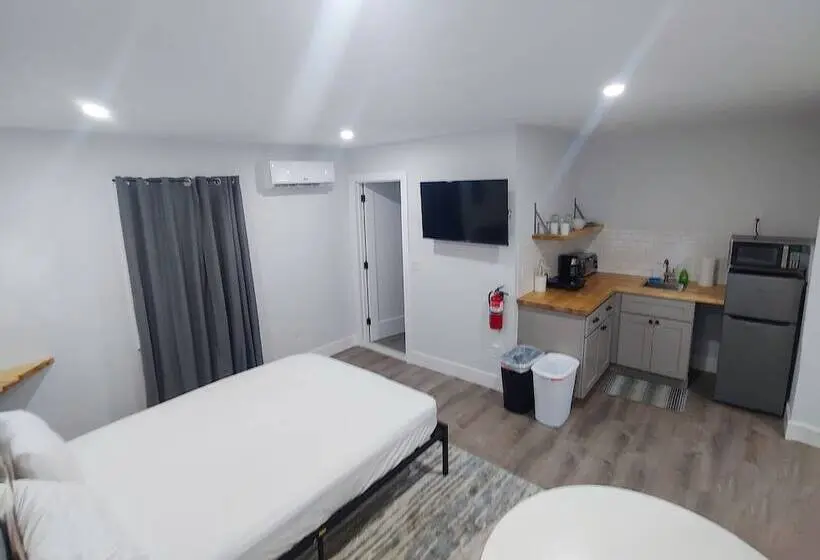 スタンダードスタジオ, Vermont Suites