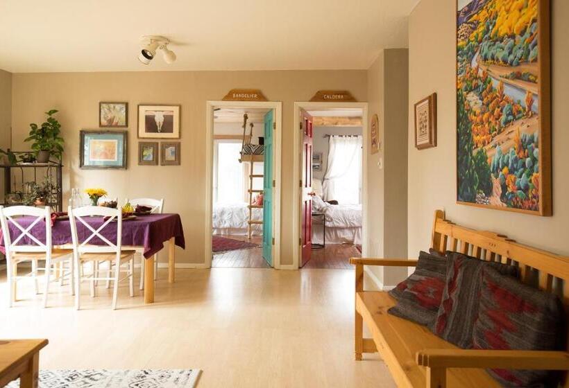 اتاق لوکس با بالکن, Pueblo Canyon Inn