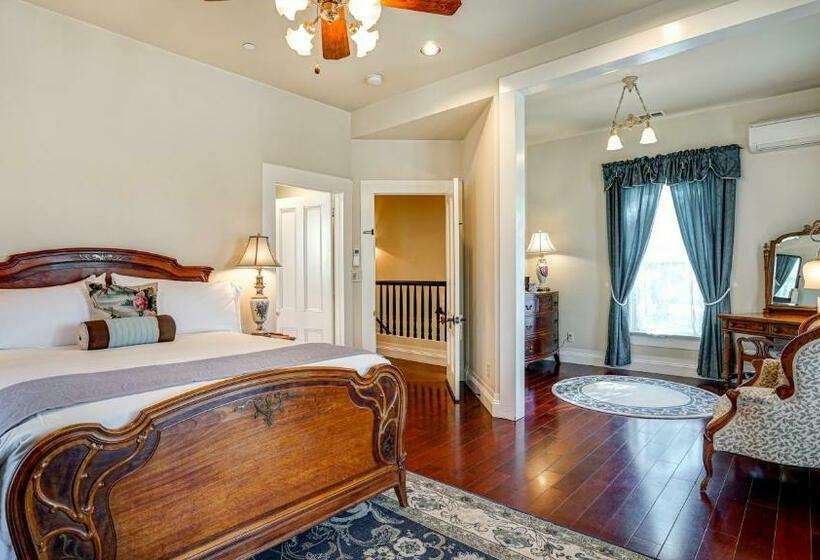 Люкс, The River Belle Inn
