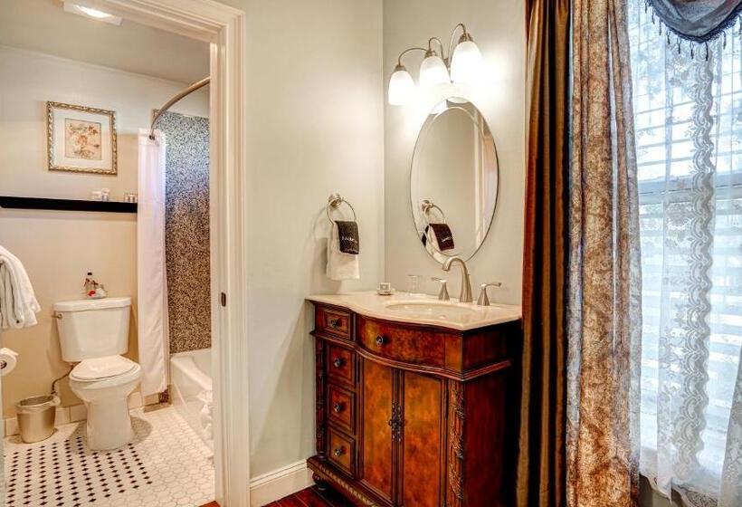 Люкс Deluxe Кровать Кинг, The River Belle Inn