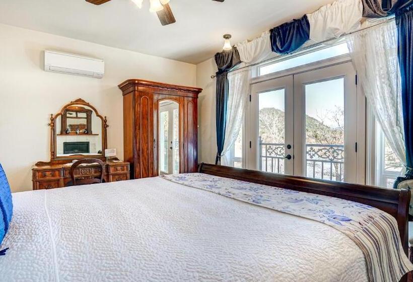 Люкс с Балконом, The River Belle Inn