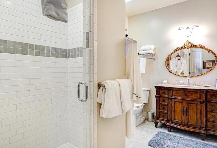 جناح مطل على البحر, The River Belle Inn