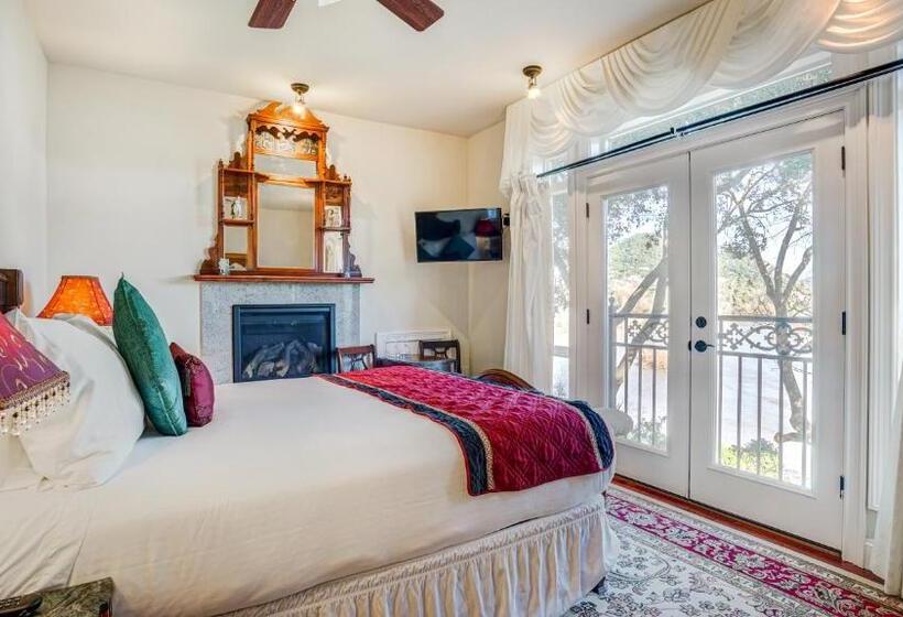 جناح مطل على البحر, The River Belle Inn