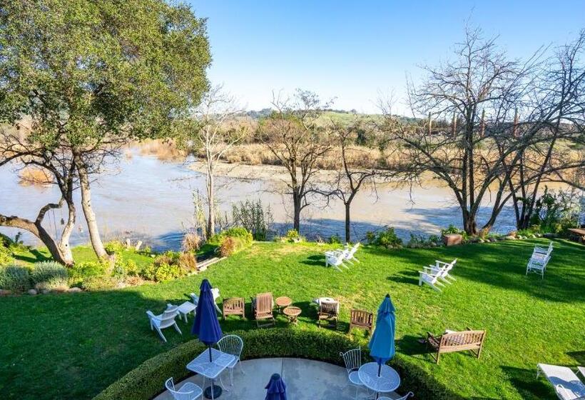 جناح مطل على البحر, The River Belle Inn