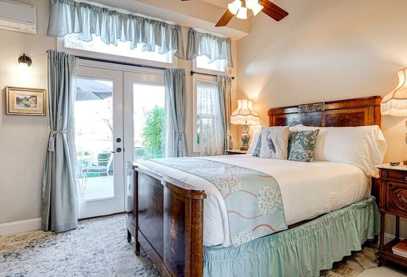 Люкс, The River Belle Inn