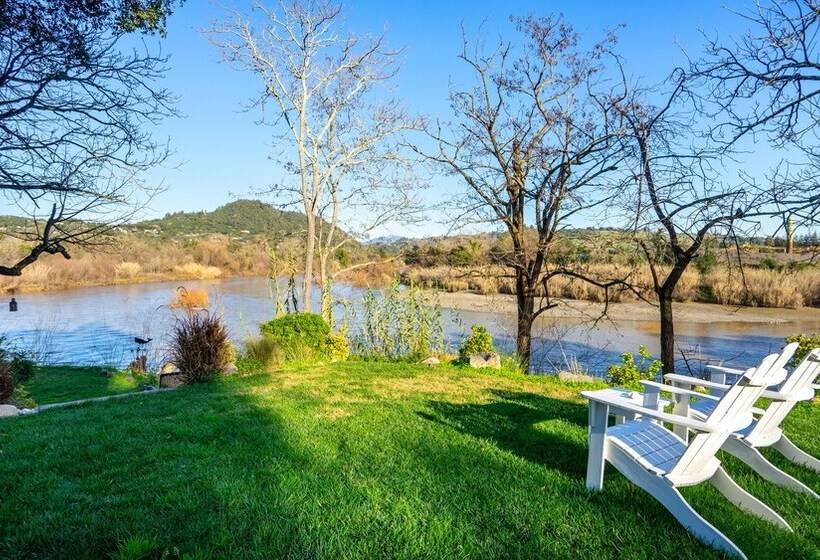 جناح, The River Belle Inn