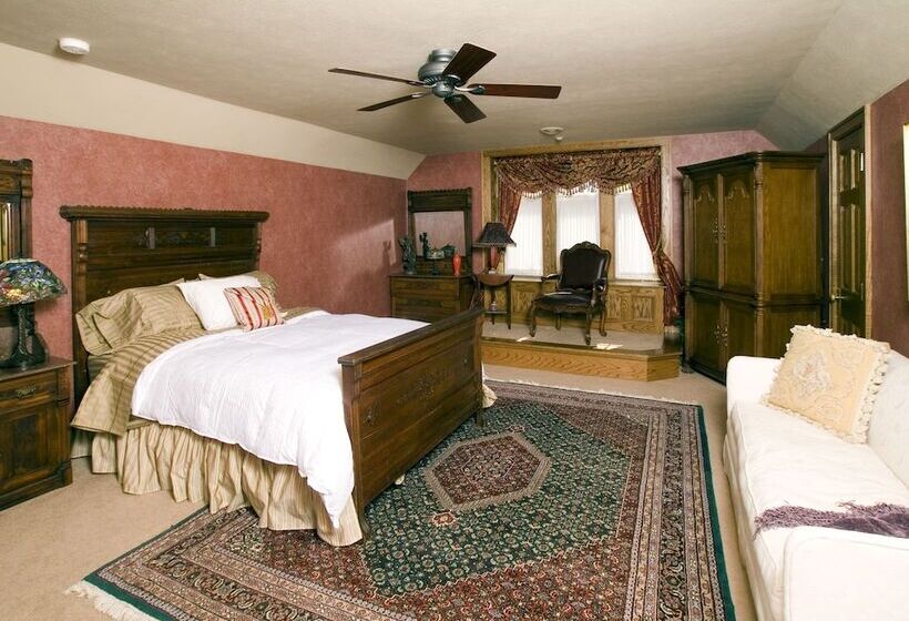 Люкс, The Victorian Tudor Inn