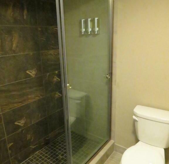 디럭스 주니어 스위트, Edgewater Hotel And Suites