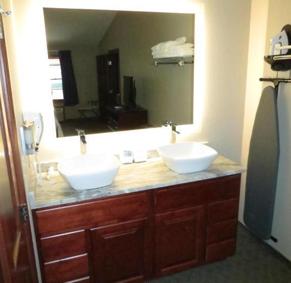 家庭套房, Edgewater Hotel And Suites