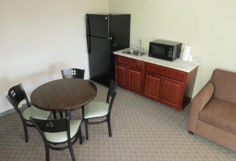 Suite with lake view, Edgewater Hotel And Suites