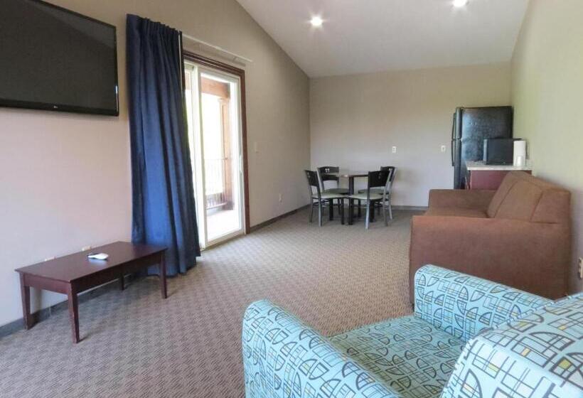 Suite with lake view, Edgewater Hotel And Suites