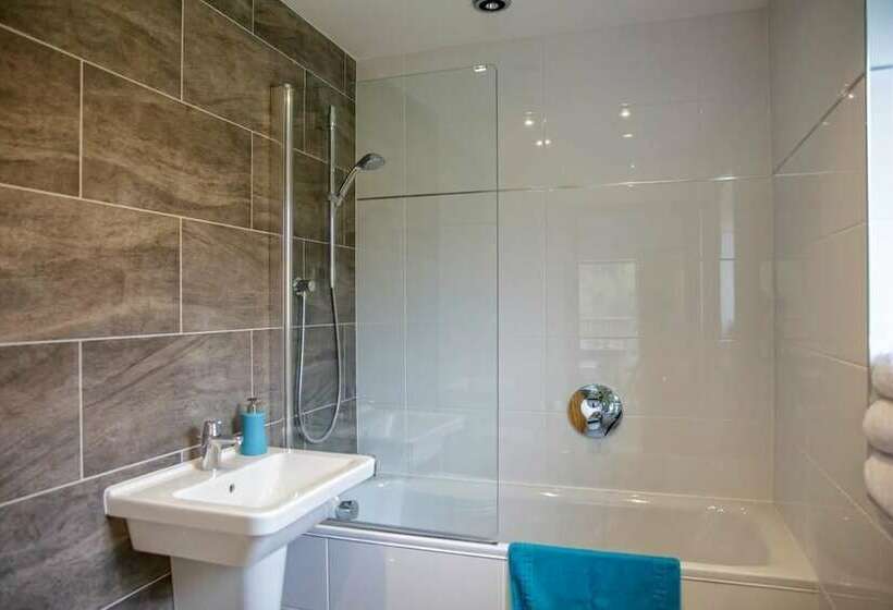 חדר סטנדרט לארבעה, Canada Lodge And Lake