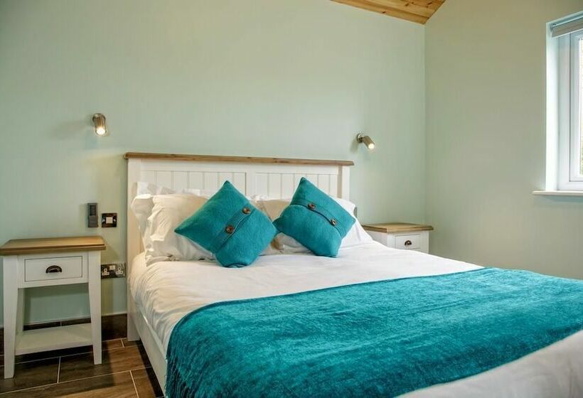 חדר סטנדרט לארבעה, Canada Lodge And Lake