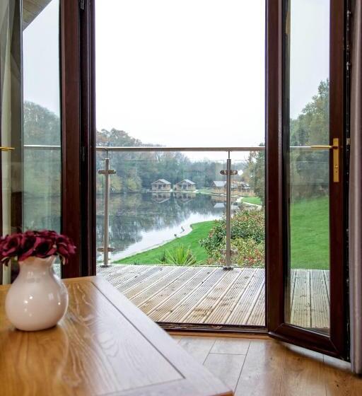1 Bedroom Apartment Lake View, Canada Lodge And Lake