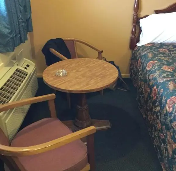 Deluxe-studio, Deluxe Inn