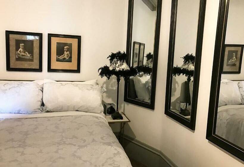Deluxe Room, The Music Fable