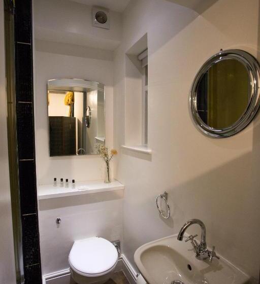 Deluxe Room, The Music Fable