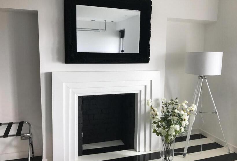 Suite con Balcone, The Music Fable