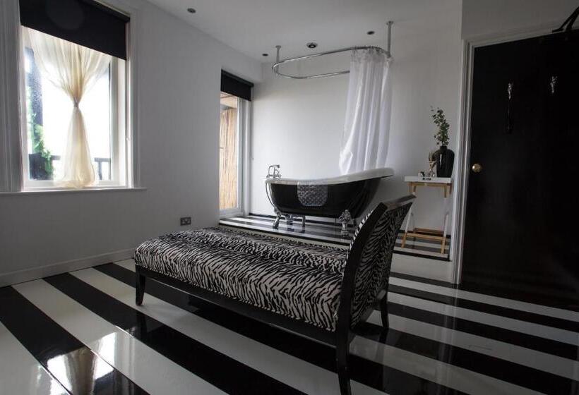 Suite con Balcone, The Music Fable