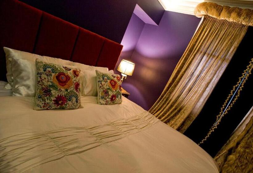 Suite con Balcone, The Music Fable