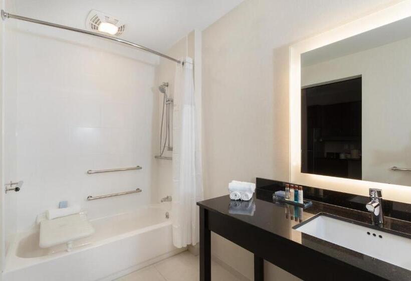 חדר דלוקס מותאם לאנשים עם מוגבלויות, Wingate By Wyndham Altoona Downtown/medical Center