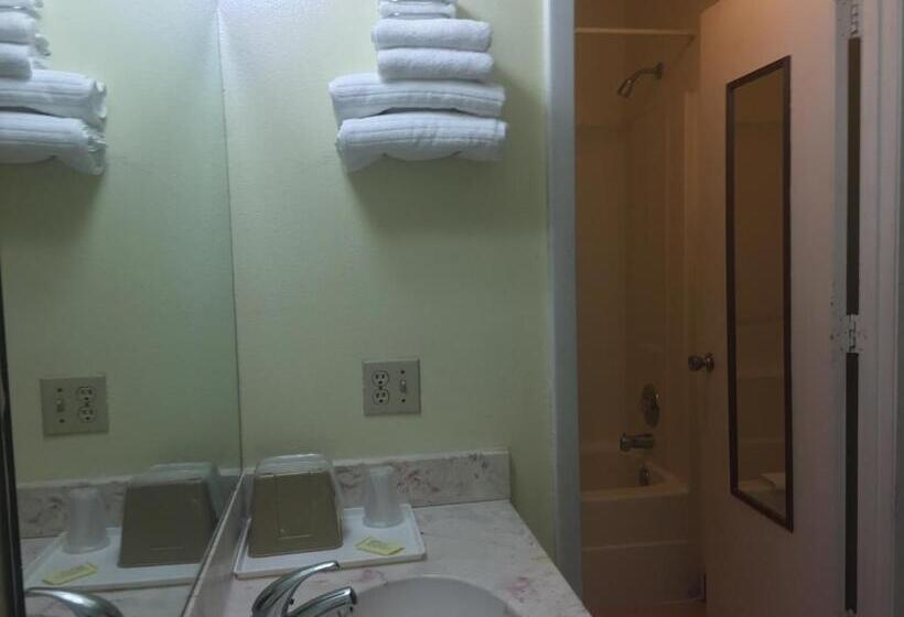 غرفة قياسية, Maple Leaf Inn & Suites