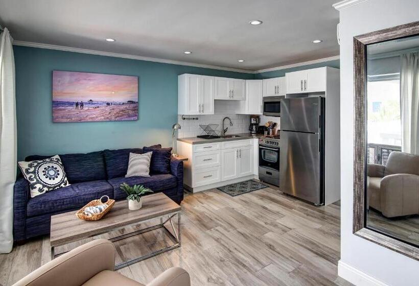 スタンダードスタジオ, Maydee Suites In Florida