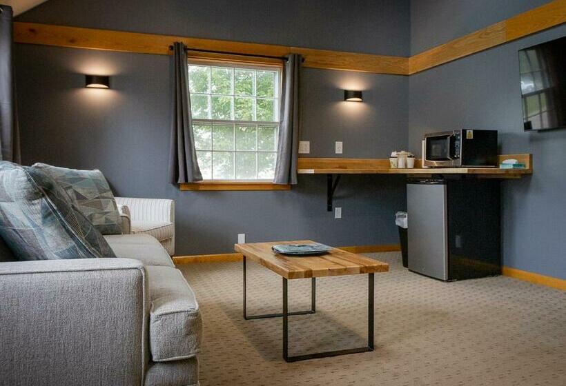Family Suite, New England Inn & Lodge