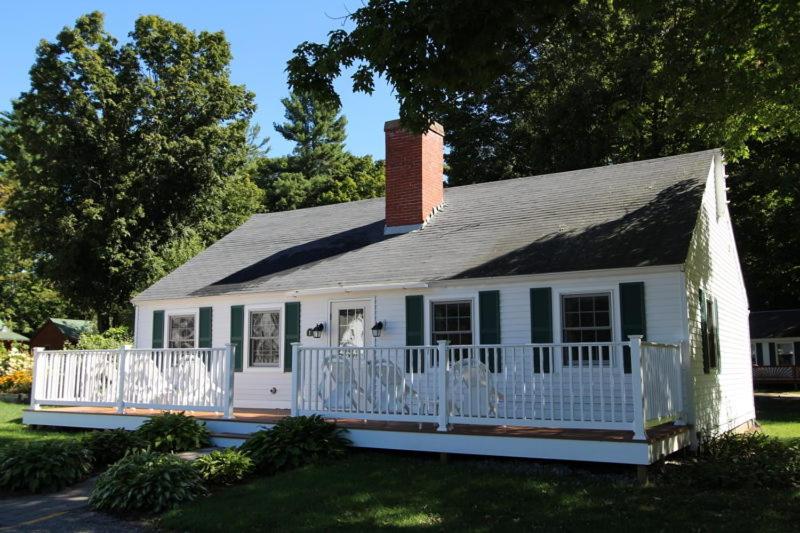 سوییت خانوادگی, New England Inn & Lodge
