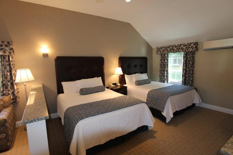 سوییت, New England Inn & Lodge