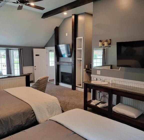 Люкс, New England Inn & Lodge