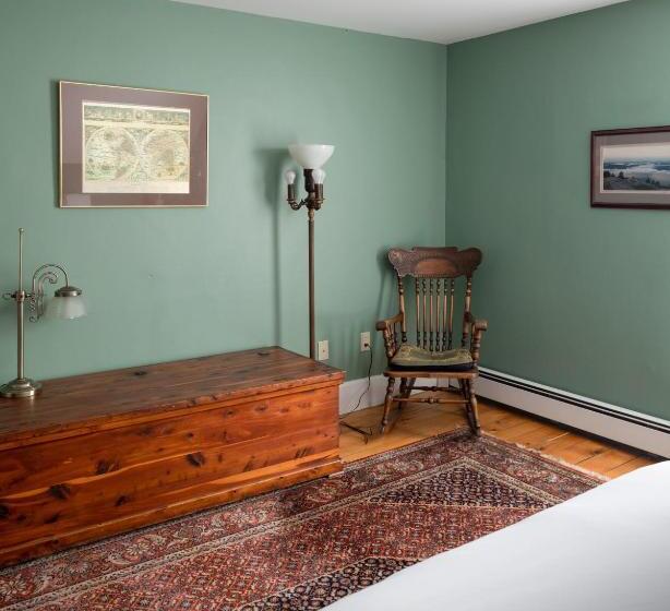 스탠다드 룸 킹사이즈 침대, Woodbridge Inn Bed & Breakfast