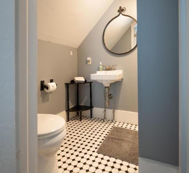 غرفة قياسية سرير كينج, Woodbridge Inn Bed & Breakfast