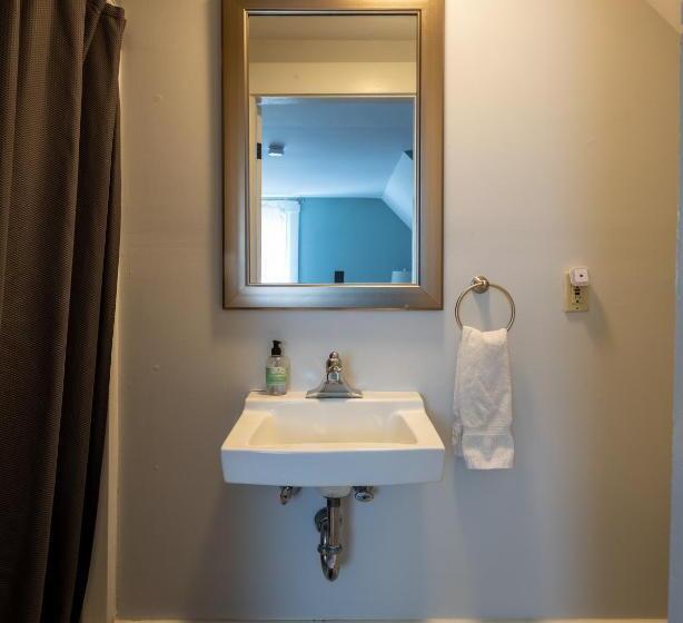 غرفة ديلوكس سرير كينج, Woodbridge Inn Bed & Breakfast