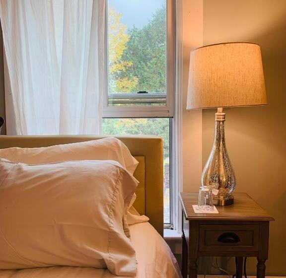스탠다드 룸 킹사이즈 침대, Woodbridge Inn Bed & Breakfast
