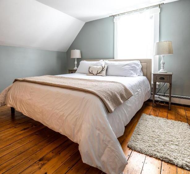 غرفة ديلوكس سرير كينج, Woodbridge Inn Bed & Breakfast