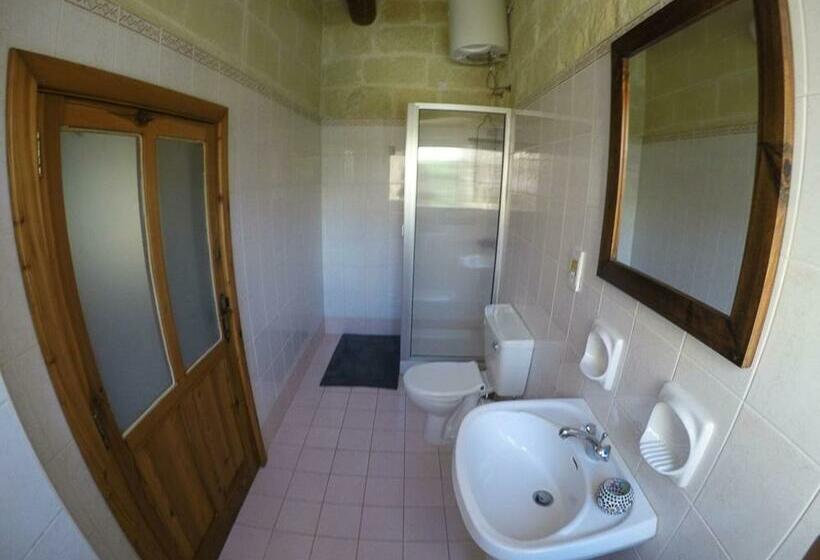 اتاق استاندارد با چشم‌انداز استخر, Shanti Ghar Gozo