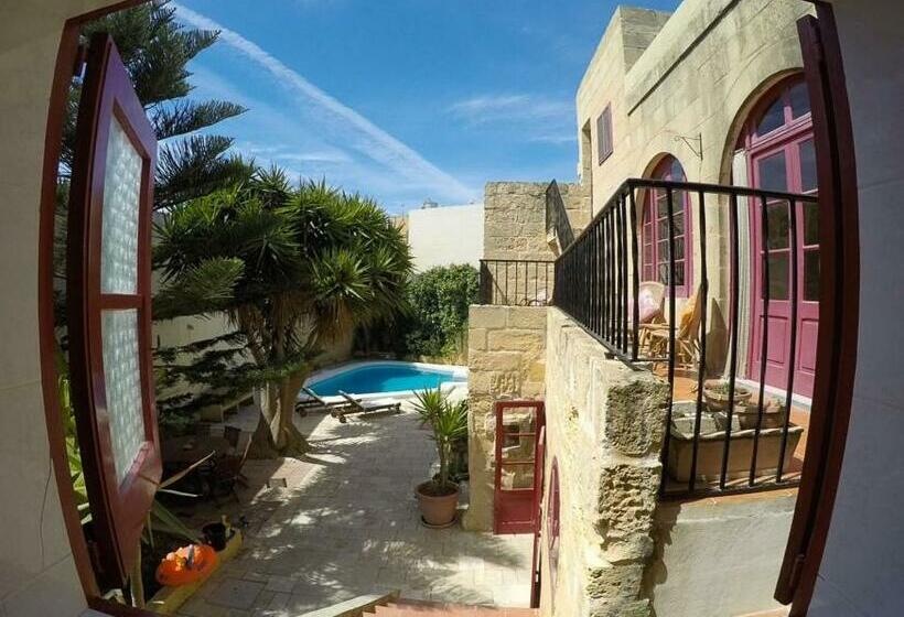 اتاق استاندارد با چشم‌انداز استخر, Shanti Ghar Gozo