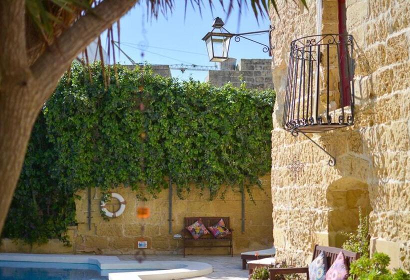 اتاق استاندارد با چشم‌انداز استخر, Shanti Ghar Gozo