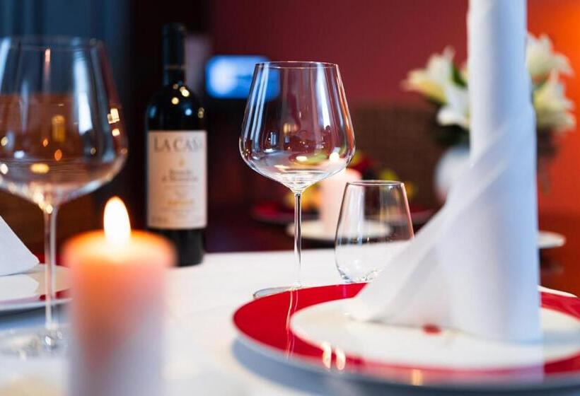 小型豪华套房, Bei Schumann