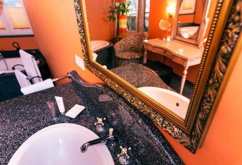 小型豪华套房, Bei Schumann