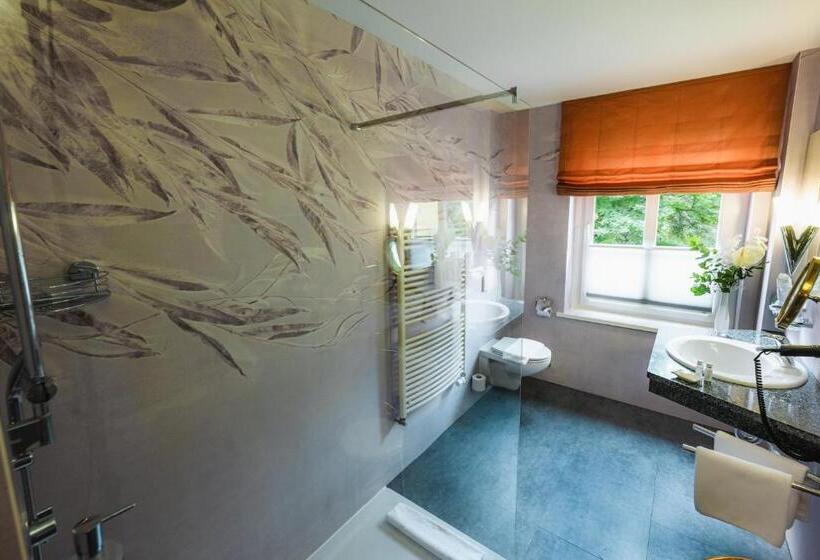 小型套房, Bei Schumann