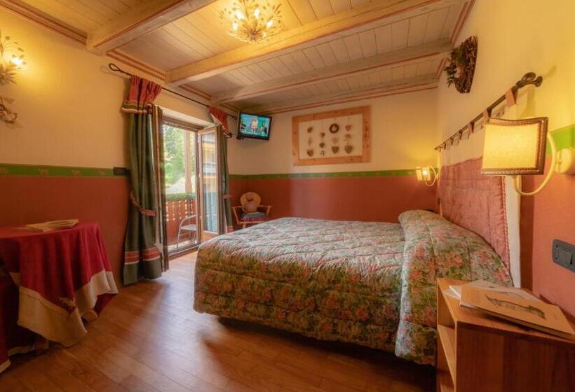 غرفة قياسية ثلاثية, Della Nouva